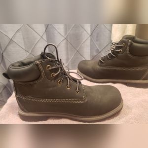 Boys Wonder Nation Black Tucker Boots. SIZE 5